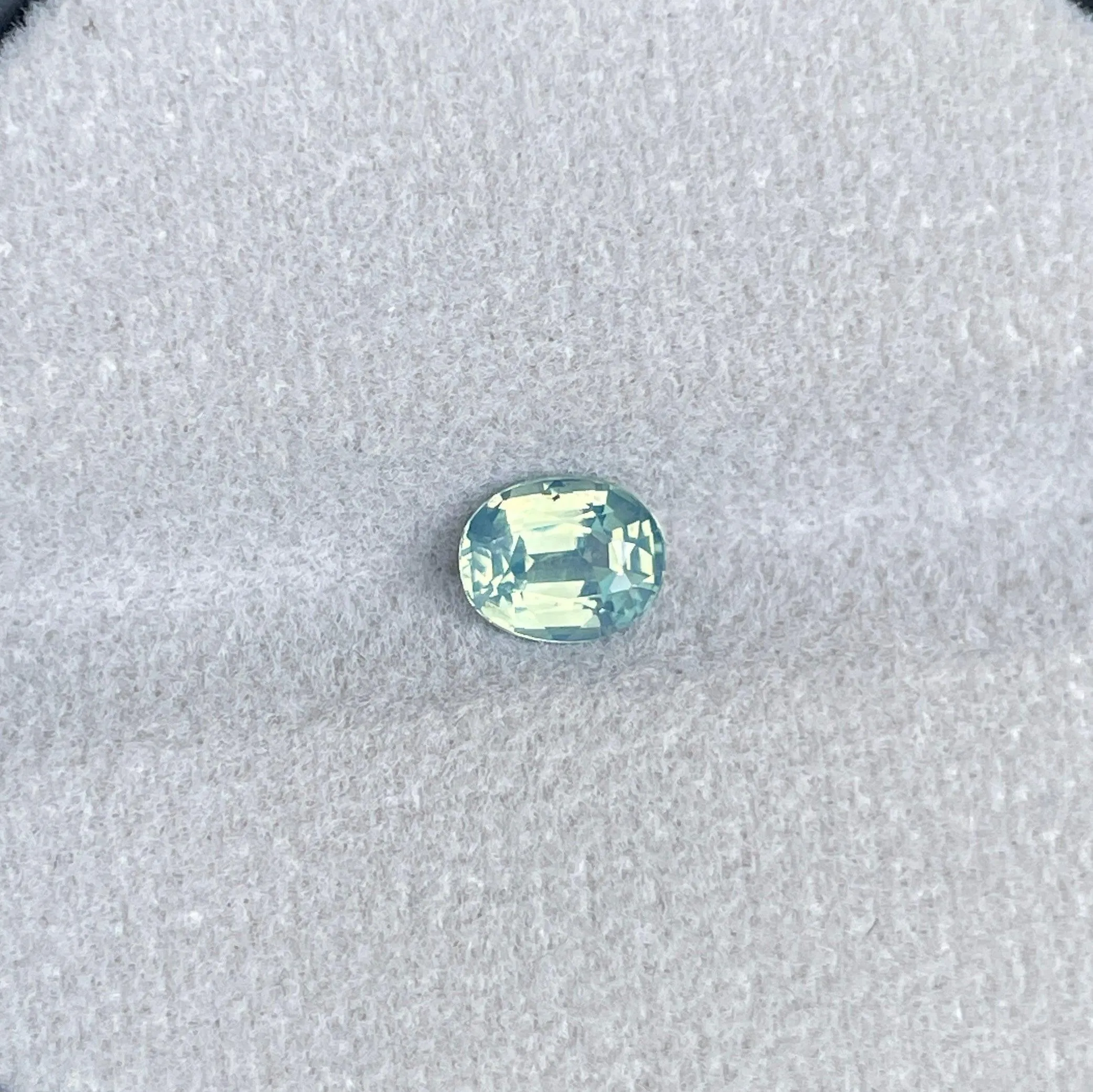 AAA  Green Oval Cut Certified Sapphire Gemstone for Self Confidence 1.07 Ct