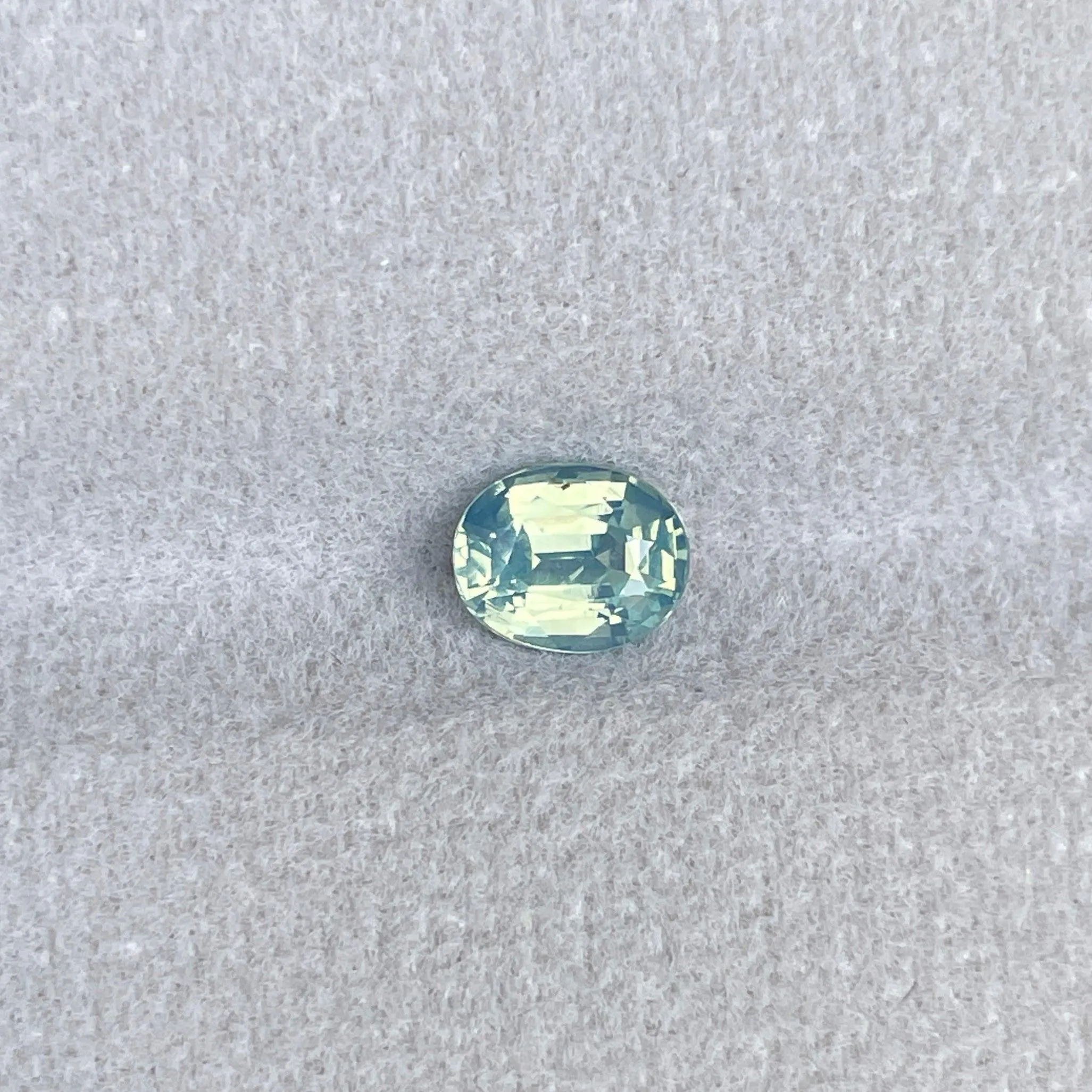 AAA  Green Oval Cut Certified Sapphire Gemstone for Self Confidence 1.07 Ct