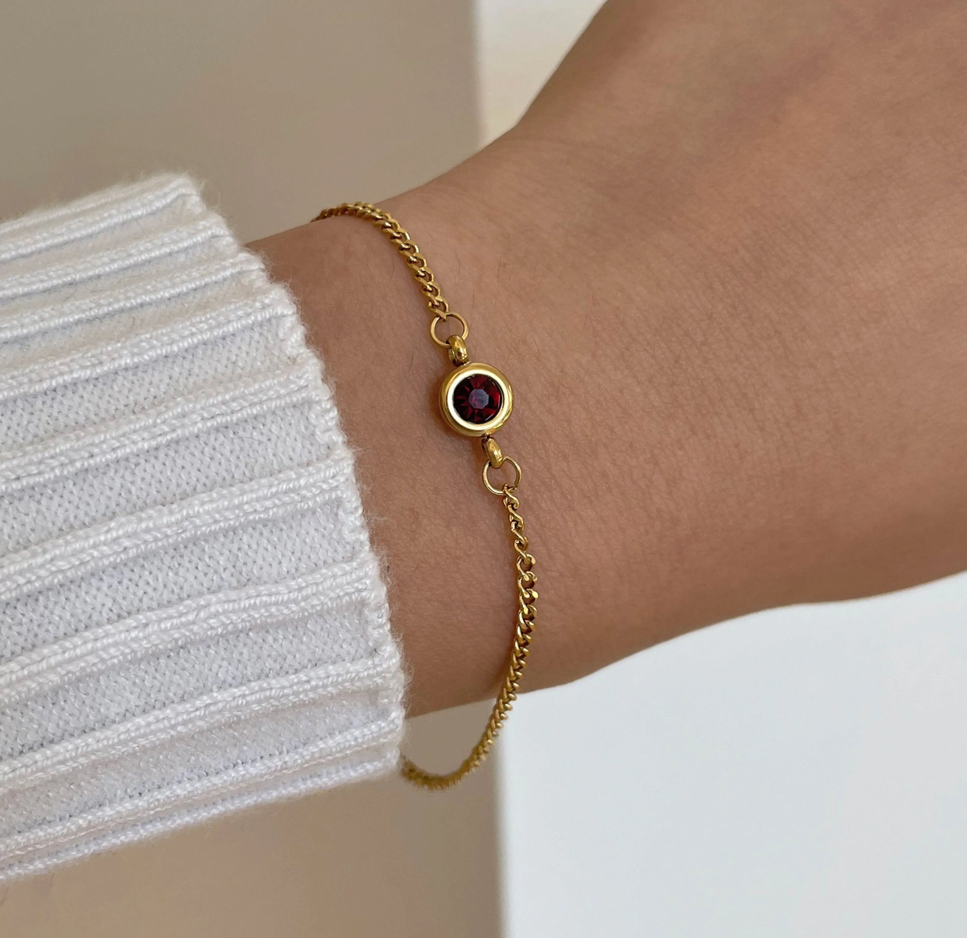 DELILAH GOLD DAINTY GARNET BIRTHSTONE BRACELET - JANUARY