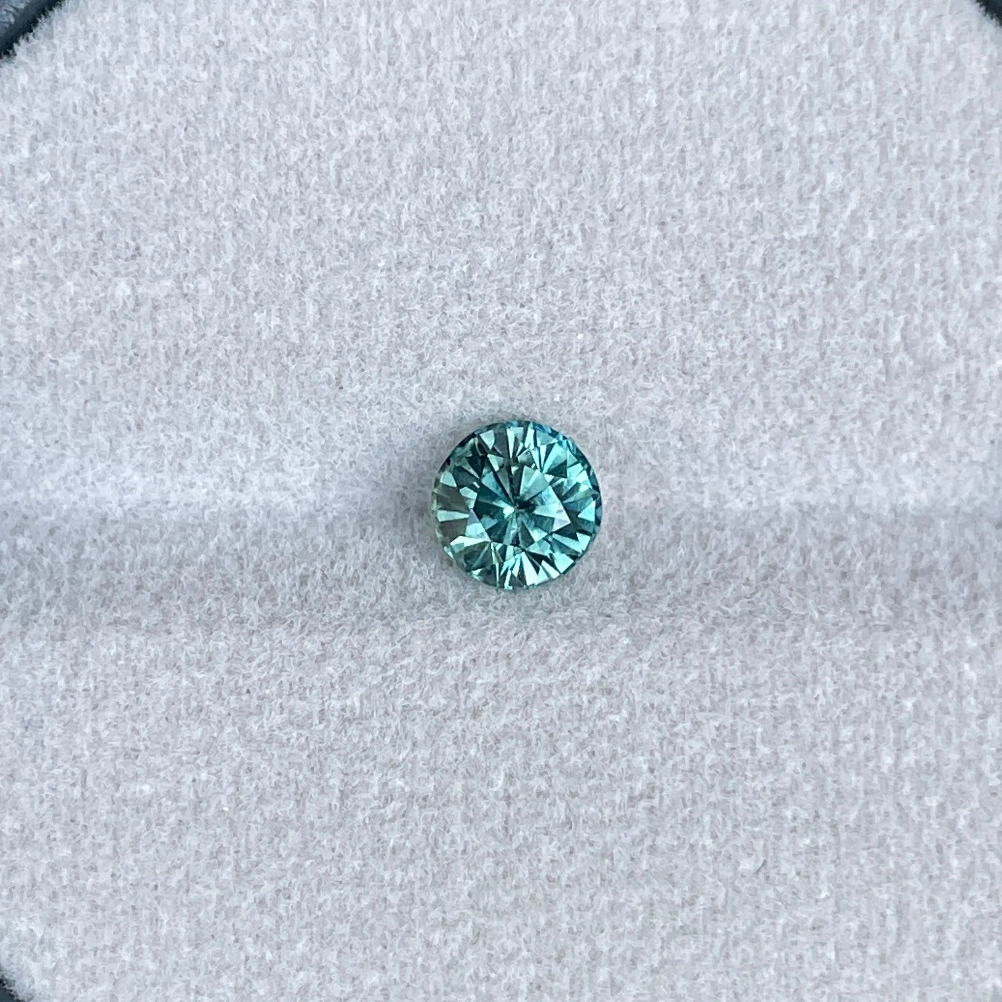 Natural Blue Green Sapphire | Round Cut | 1.26 Carat | 5.90 x 4.50 mm | heated| Teal Sapphire | Natural Coloured Sapphire