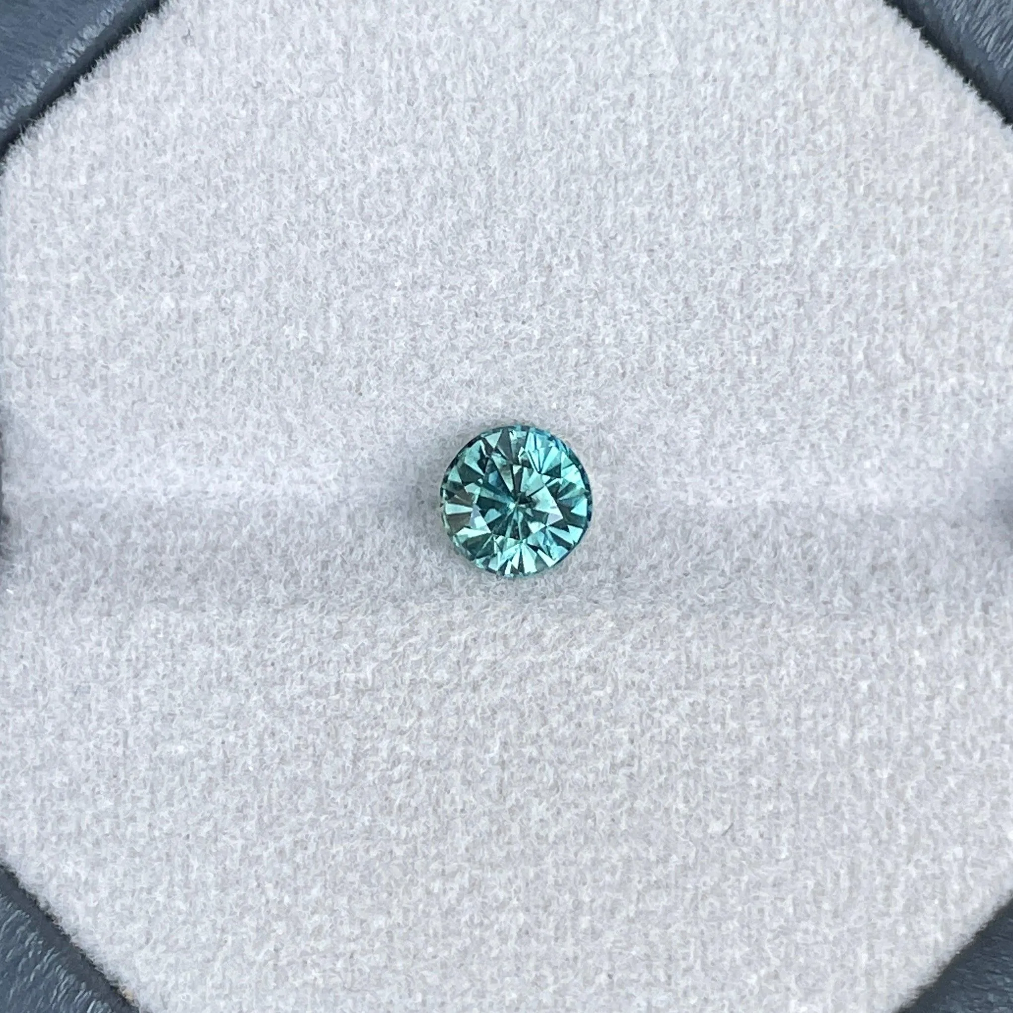 Natural Blue Green Sapphire | Round Cut | 1.26 Carat | 5.90 x 4.50 mm | heated| Teal Sapphire | Natural Coloured Sapphire