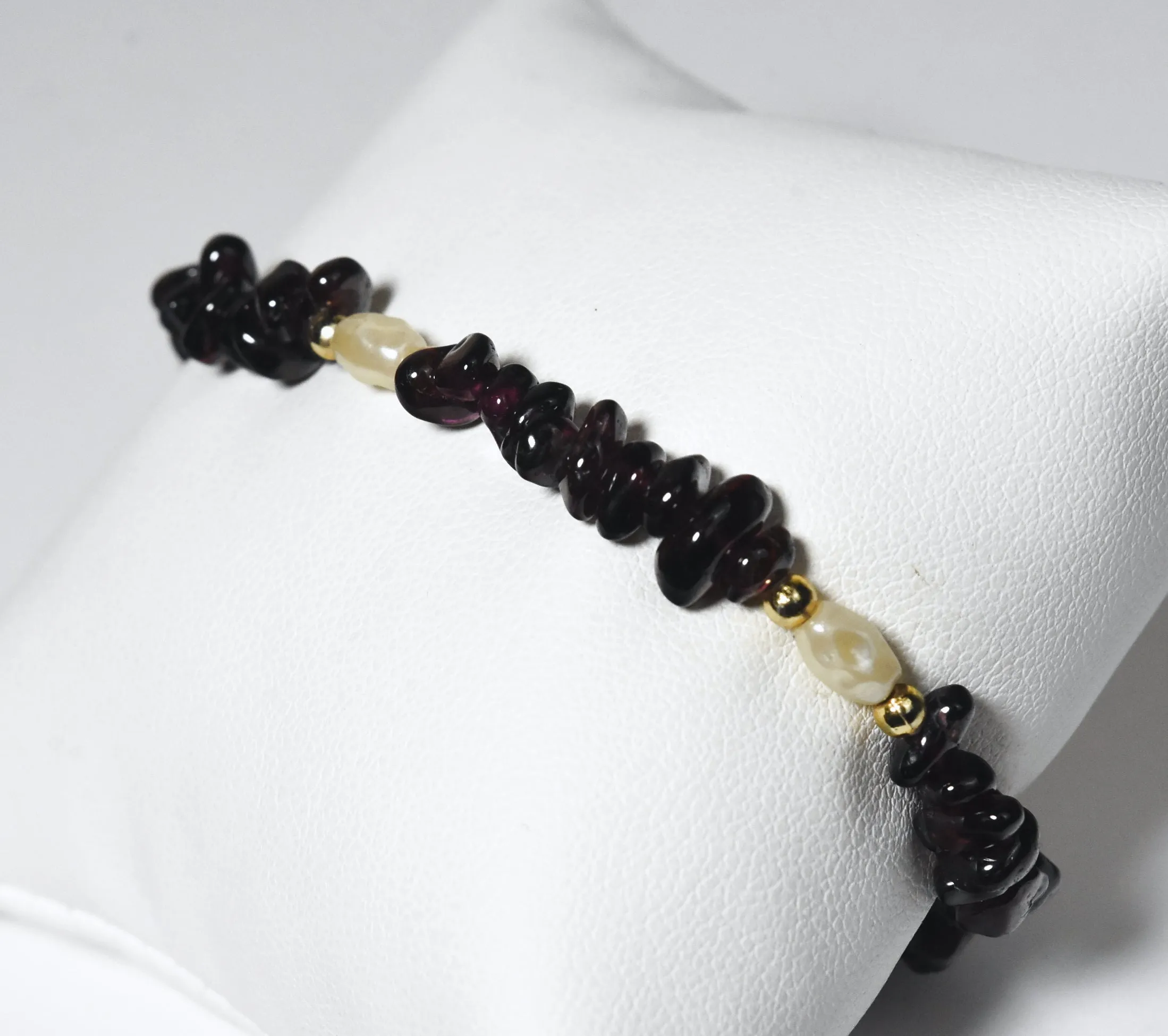 Red Garnet and Freshwater Pearl Beaded Bracelet