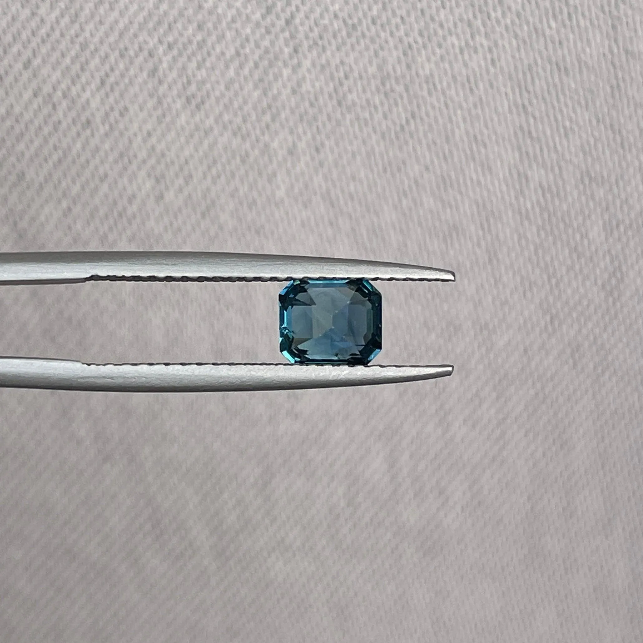 Teal sapphire | natural, bluish green, Emerald cut, VVS, 1.03 ct, Madagascar