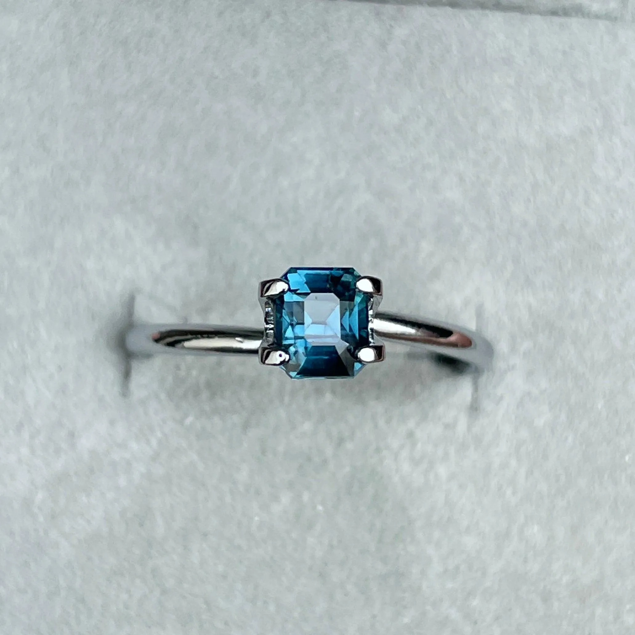 Teal sapphire | natural, bluish green, Emerald cut, VVS, 1.03 ct, Madagascar