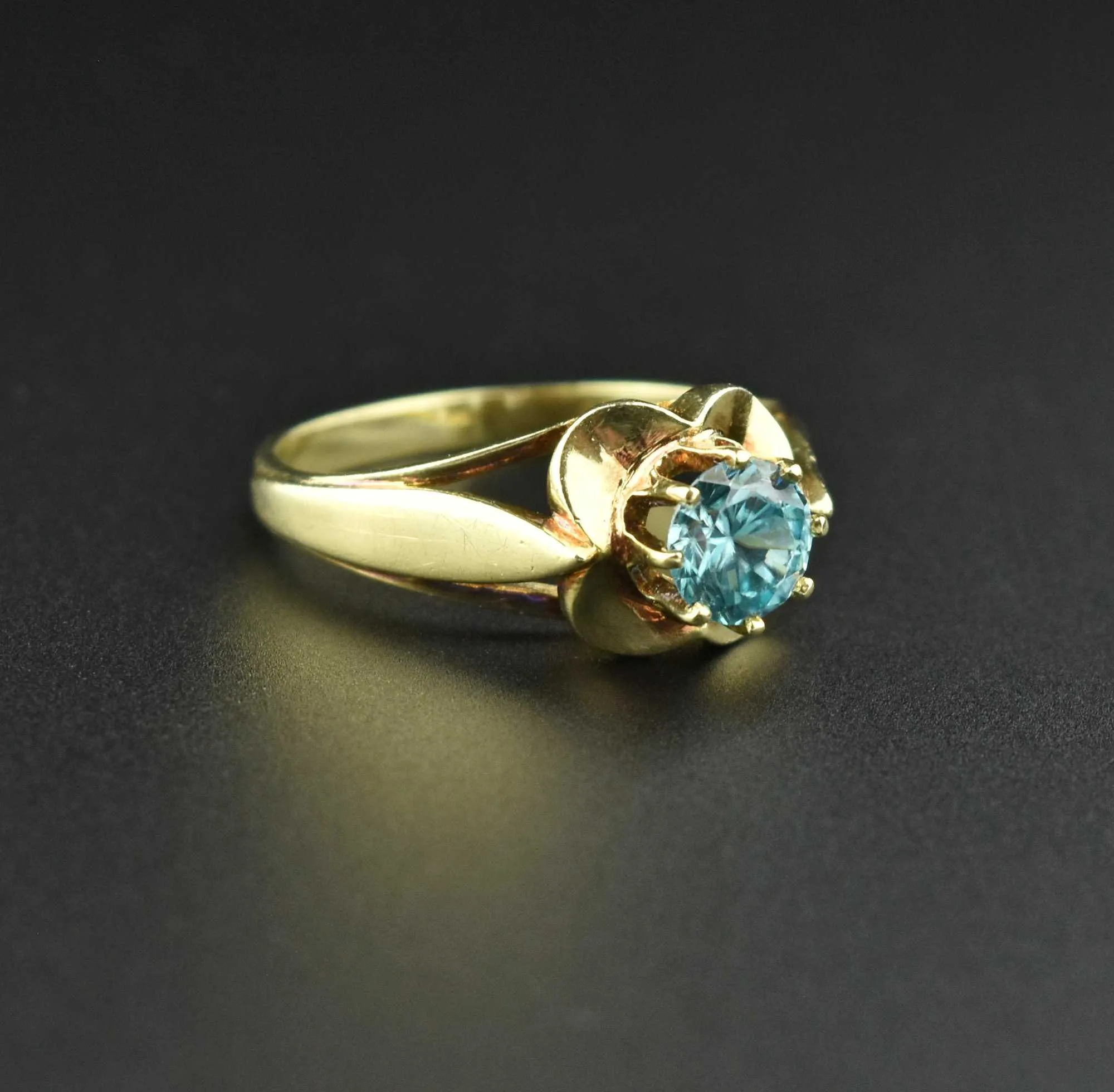 Vintage 14K Gold Buttercup Blue Zircon Ring