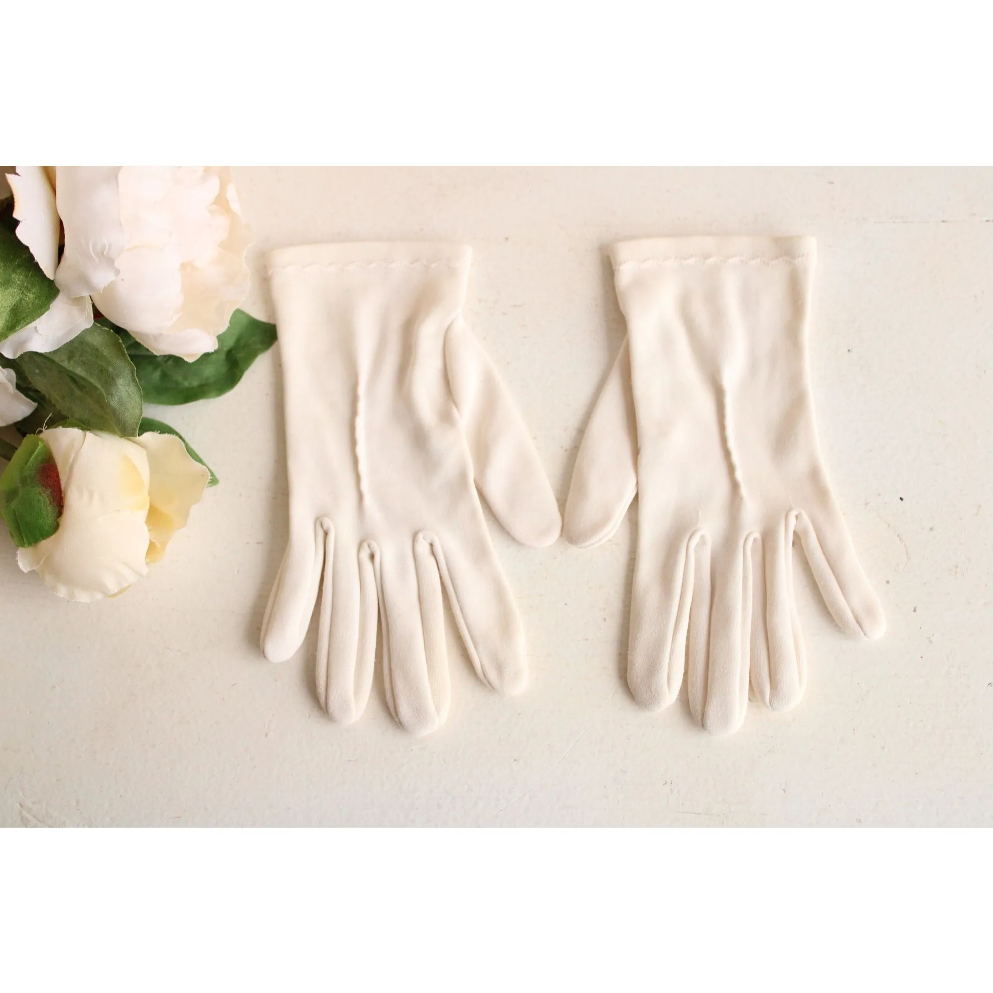 Vintage 1960s Gloves With Stitching