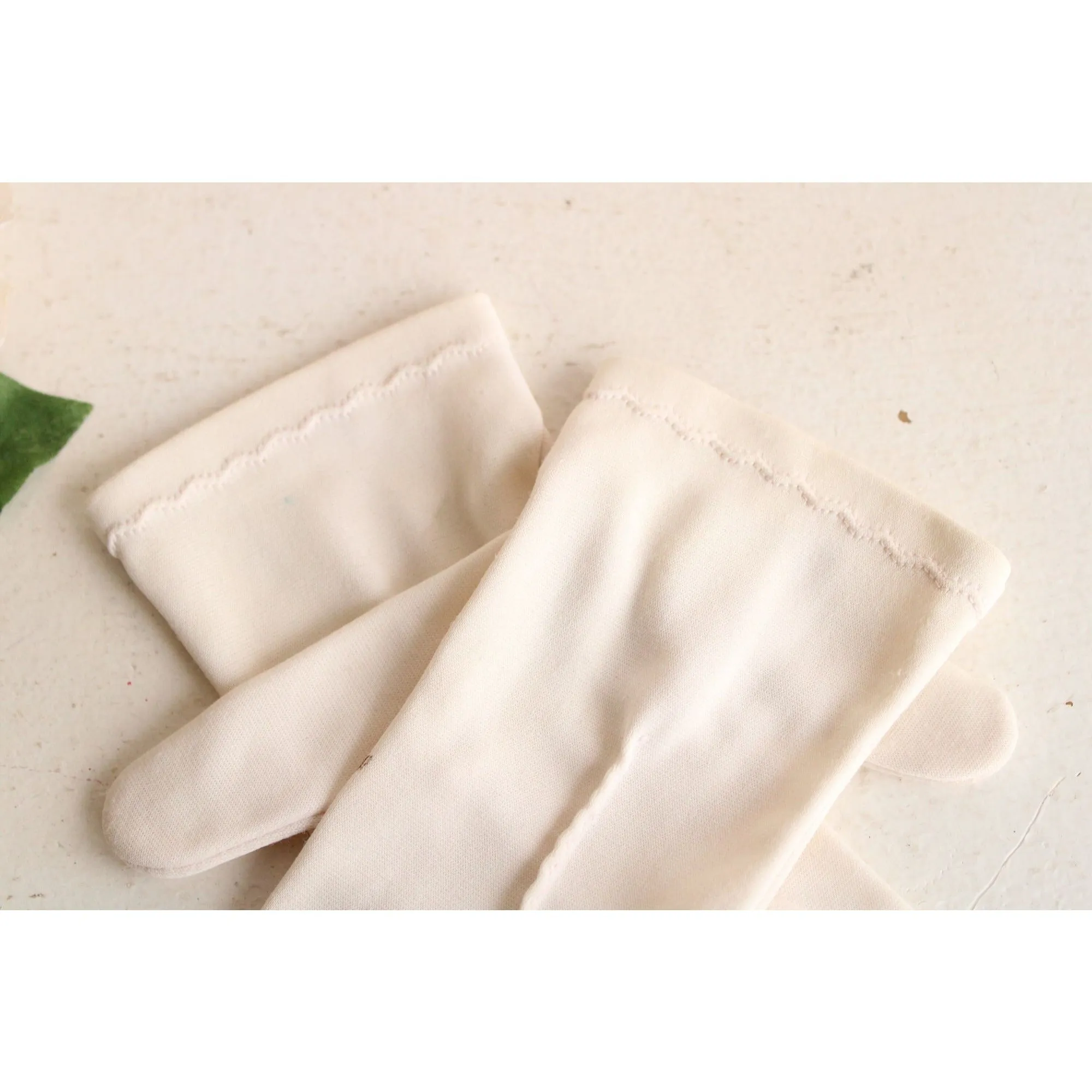 Vintage 1960s Gloves With Stitching