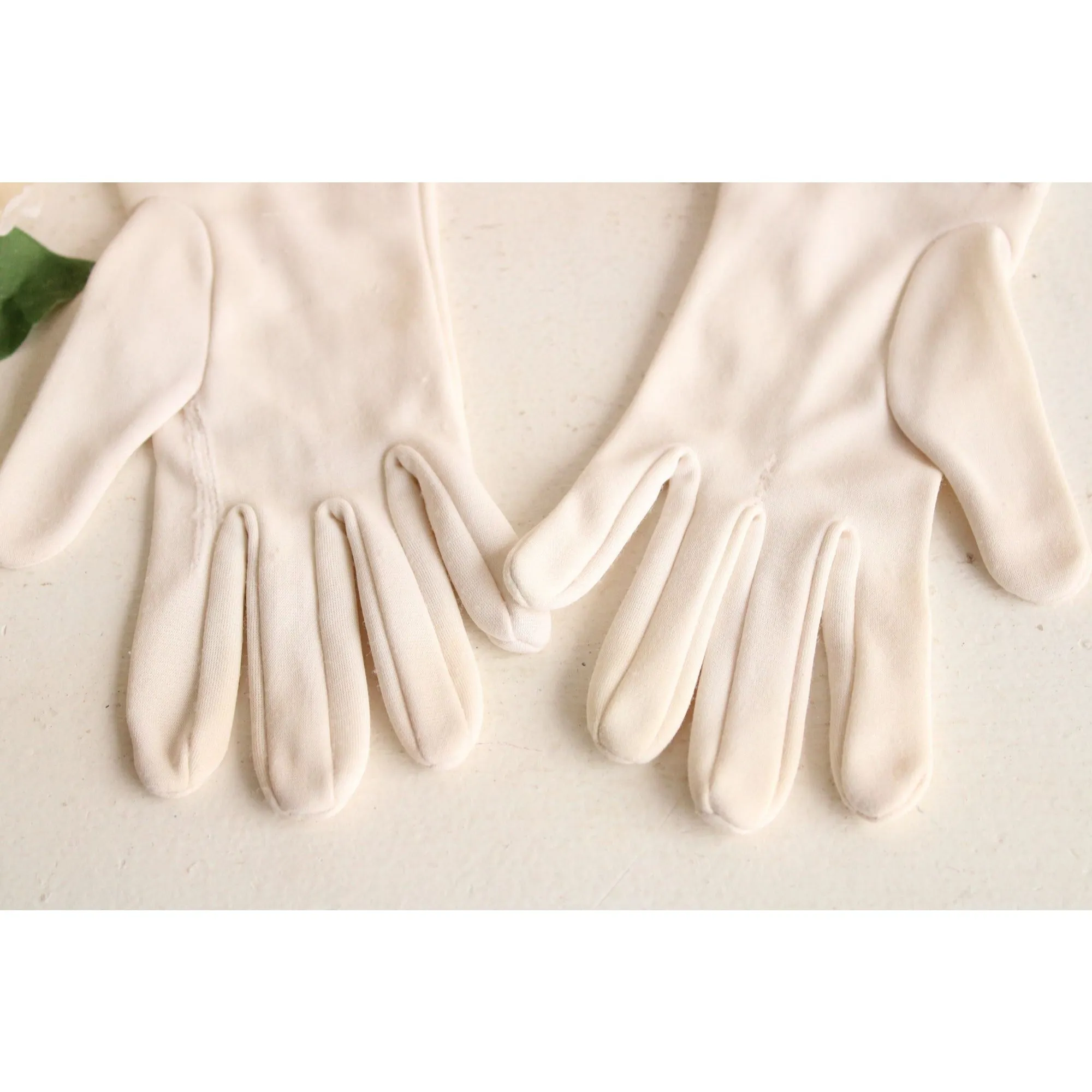 Vintage 1960s Gloves With Stitching