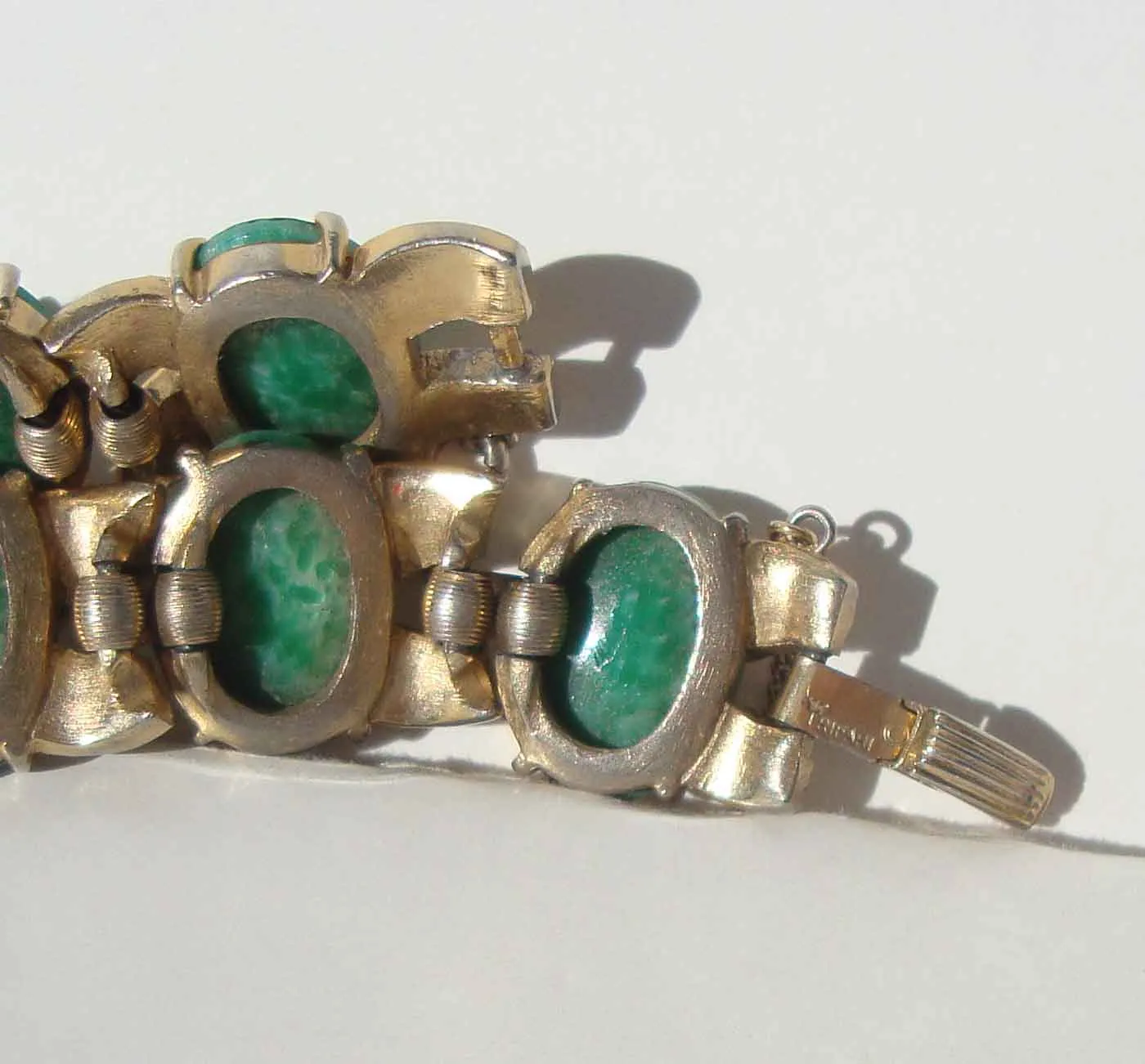 Vintage 60s Trifari Bracelet Green Jade Peking Glass