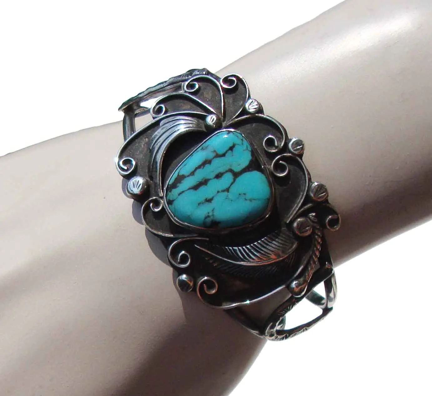 Vintage Navajo Turquoise Sterling Silver Cuff Bracelet